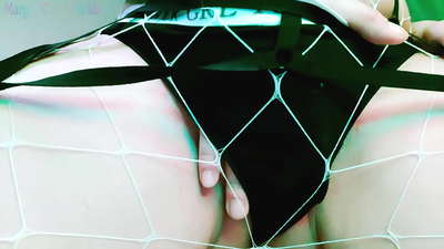 Redhead Piav qhia yuav ua li cas rub tawm nws lub dick thiab qhia tawm nws lub pussy - Cov lus qias neeg